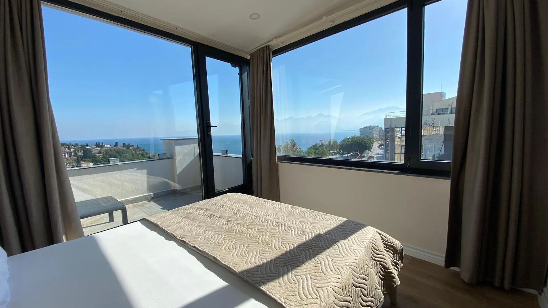 Royal Homes 701 kontakter